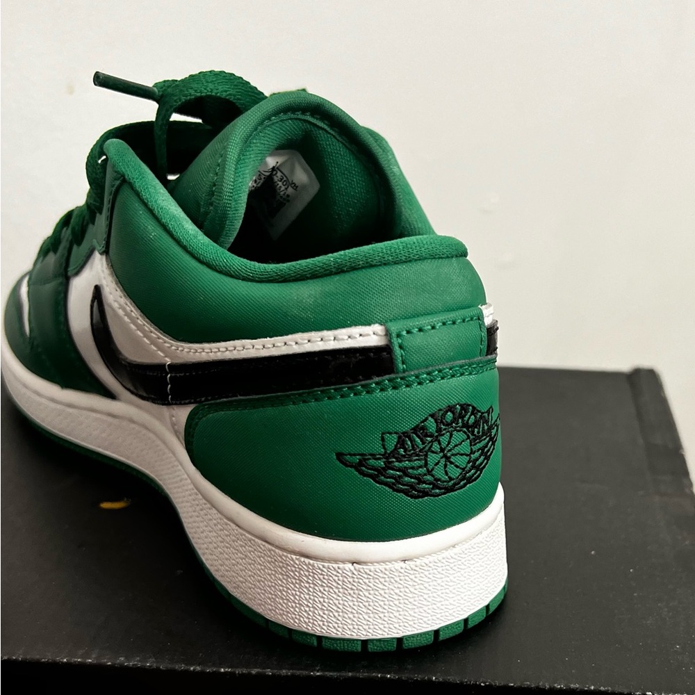 Kids grade school Air Jordan 1Low. Size 6y. Pine green/black white. Worn once